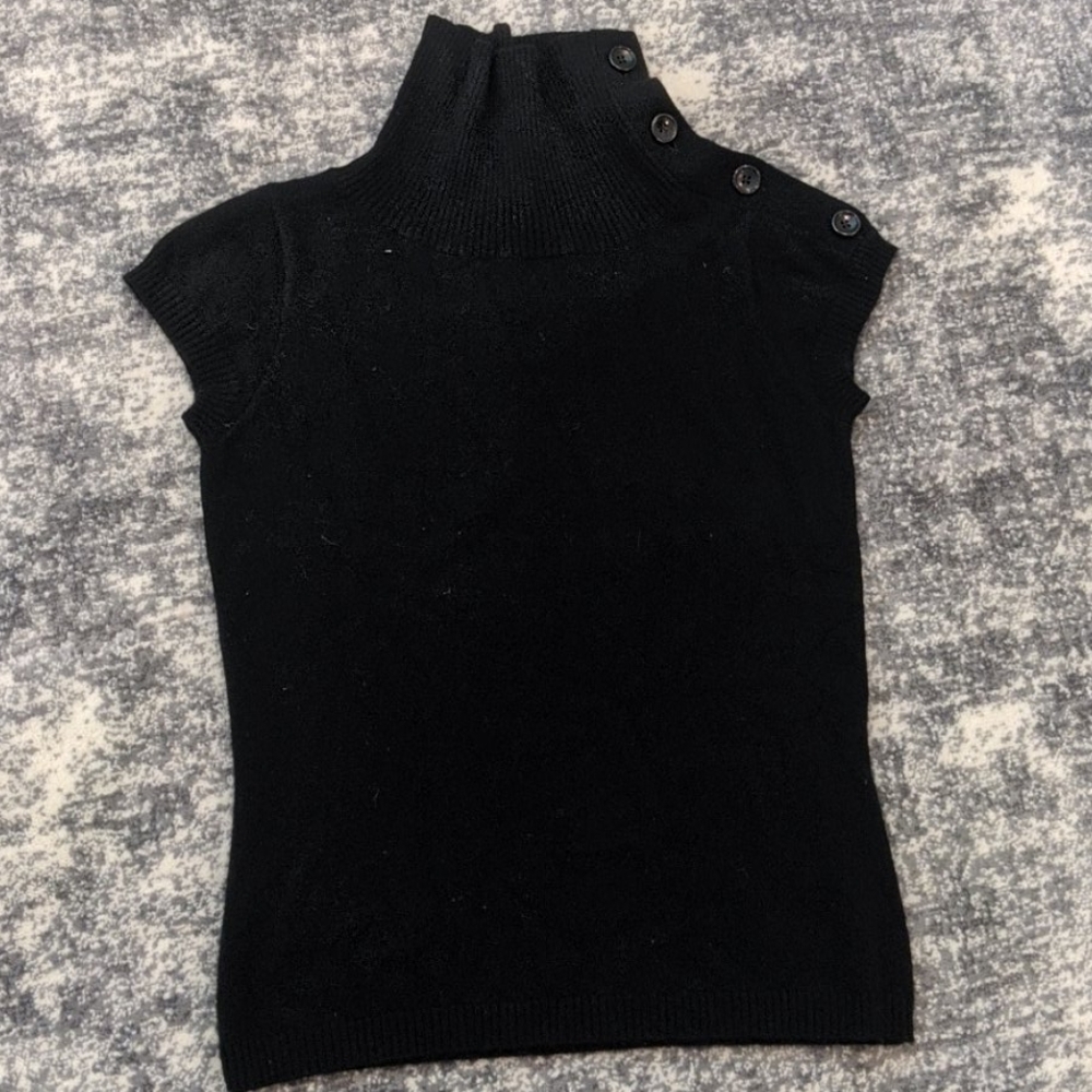 Sleeveless cashmere turtleneck sweater